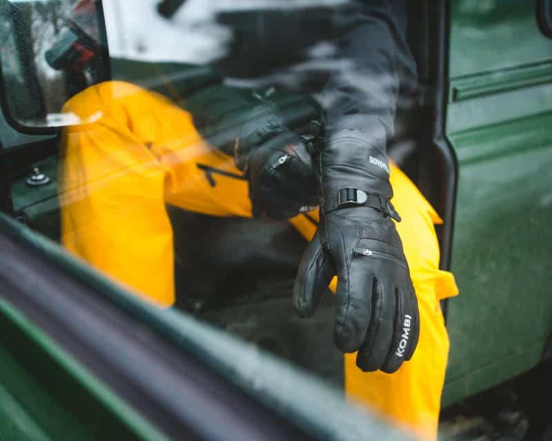 Mentor winter leather gloves for men keep your hands dry thanks to a waterproof and breathable GORE-TEX membrane
